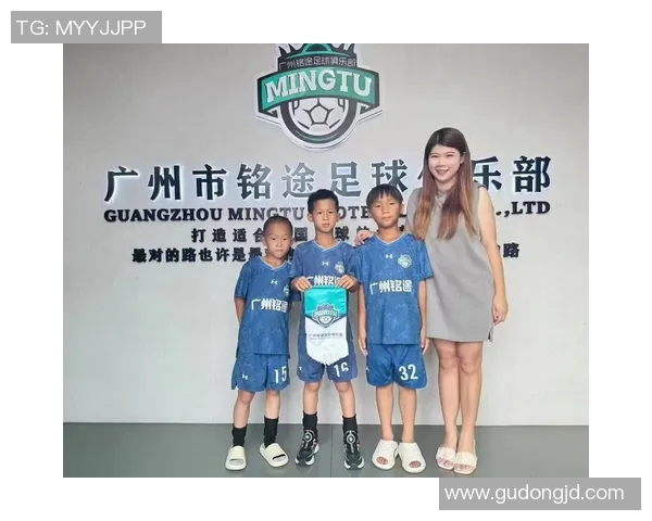 广东足球球星绰号盘点：从小飞侠到黑豹背后的故事与传奇