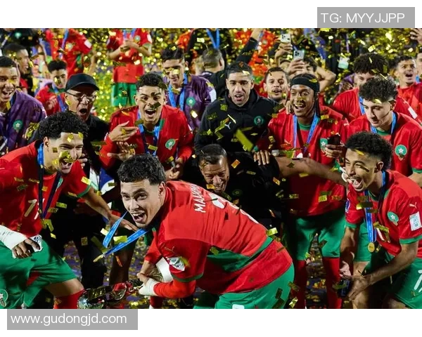 足球球星另类出场风格走姿引发热议挑战传统体育形象的男足新潮流