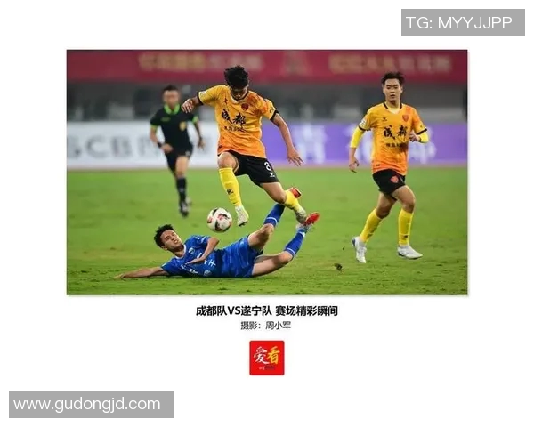 足球巨星精彩瞬间:球场上的英勇表现与荣耀时刻